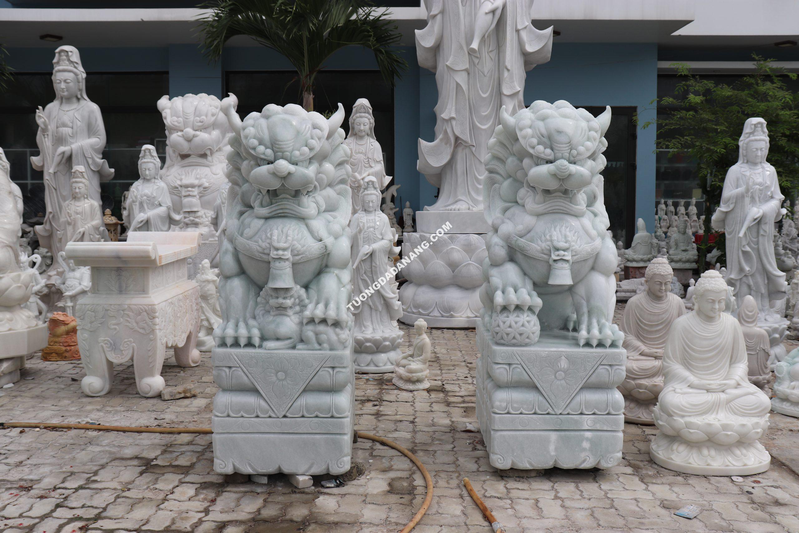 Điêu khắc tượng đá kỳ lầnĐiêu khắc tượng đá kỳ lân tại Đà Nẵng