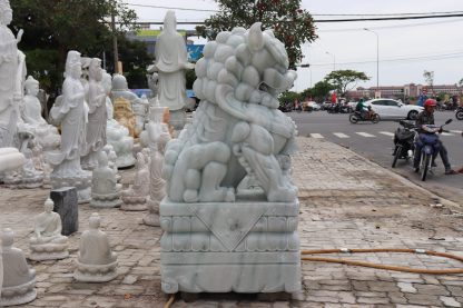 Điêu khắc tượng đá kỳ lân tại Đà Nẵng